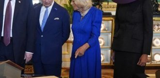 Мелания Трамп угодила в мемы из-за своего странного наряда (8 фото)