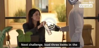 Розробники робота-дворецького показали, як він завантажує посудомийну машину.