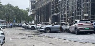A car dealership burned down in China. The culprit is presumably an electric car (1 photo)