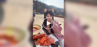 Китаянка вырезает скульптуры из морковки зубами