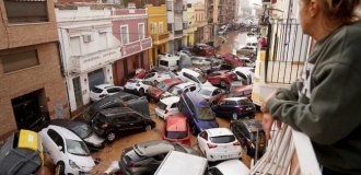 Terrible Flooding in Spain (9 Photos + 8 Videos)