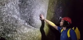 A Giant "Spider City" Found in a Cave (4 photos + 1 video)