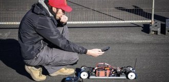 Машинка на радиоуправлении установила мировой рекорд скорости (2 фото + 1 видео)