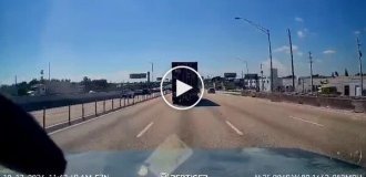 Tesla развернуло после резкого перестроения