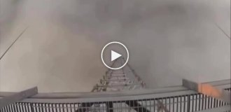 In the US, workers climb towers up to 600 meters high to change a light bulb