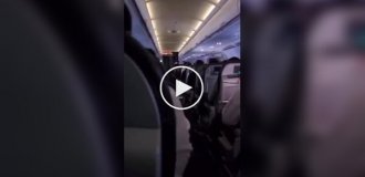 Молния ударила в самолет в Чили