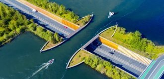A beautiful water bridge in the Netherlands (4 photos + 1 video)
