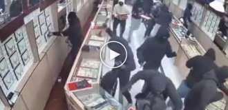 In the US, 20 robbers with hammers stole $2 million in 1 minute.