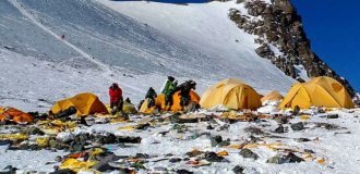 Как Эверест превратили в самую высокогорную помойку (9 фото)