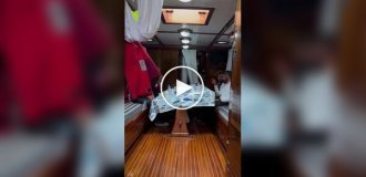 Моряки показали типичный обед во время качки