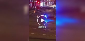 Курьер не бросил ребенка в беде