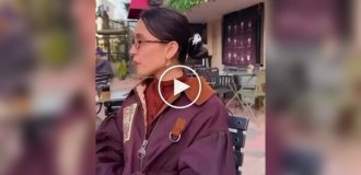 Незвичайні прикраси дівчини