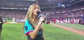 Номинантка «Грэмми» пьяной спела гимн США перед бейсбольным матчем