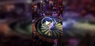 Сначала победить механического быка, а потом потерять равновесие