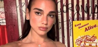 Dua Lipa and Her Dress That Every Girl Now Dreams of (5 Photos)