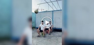 Психотропная игра: кто поймает шар с краской