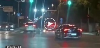 Fire in Li Mega electric minivan in Shanghai: driver and passenger managed to escape