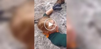 Зачем люди добровольно лезут в узкие пещеры