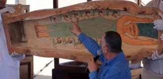 Археологи обнаружили Мардж Симпсон внутри 3500-летнего египетского саркофага (2 фото)