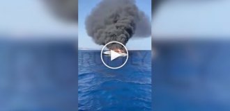 Пожар на люксовой яхте попал на видео