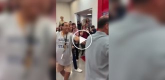 Ученики устроили драку ради поздравления директора