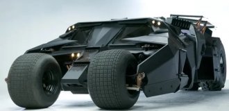 A Batmobile without permission for public roads was put up for sale for 3 million dollars (4 photos)