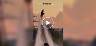Флайбординг на закате выглядит особенно эффектно