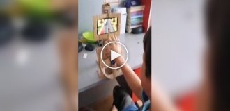 Школяр перетворив свій телефон на ігрову консоль за допомогою картону