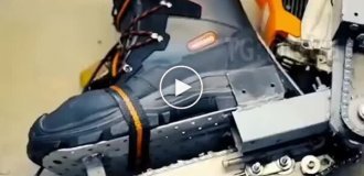 Мужчина создал коньки-бензопилы