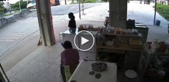 Колесо навестило кафе в Китае