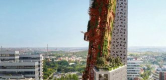 Здание в виде затонувшего корабля (6 фото)