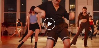 Пятничные танцы от мужчины