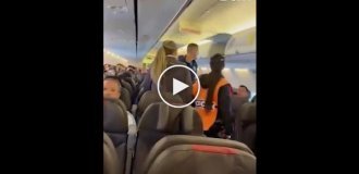 A football player joked about a bomb and left the plane in handcuffs