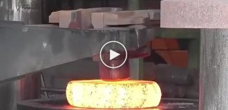 Как делают огромное опорно поворотное устройство