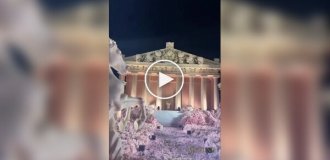 Китаец построил «кошачий» храм для предложения руки и сердца