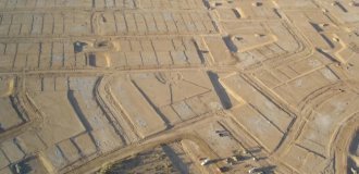 Богатые покупатели скупают участки в пустыне за миллионы (3 фото)