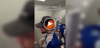 Пассажир заперся в туалете самолета, чтобы выполнить дневной норматив шагов