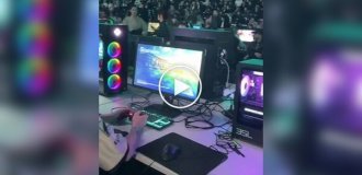 Fashion brand held a show during a gaming tournament