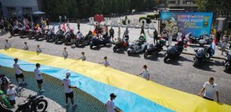 A large-scale international motorcycle rally on Honda Gold Wing was held in Ukraine (4 photos)