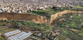 Огромный обрыв угрожает целому городу Нишеми в Италии (2 фото + видео)