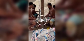 Упаковка соли в Индии