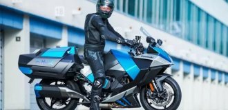 Kawasaki showed a hydrogen motorcycle (8 photos + 1 video)