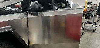 Владелица  Cybertruck после аварии подала в суд на Tesla  и назвала Маска «безответственным торгашом» (1 фото + 1 видео)