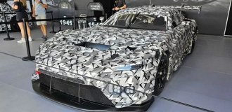 Lexus неожиданно показал сразу два суперкара (10 фото)