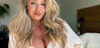 The adult film actress returned to the profession after 15 years of working as a nurse (7 photos)