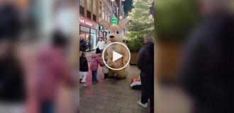 Двусмысленная деталь в костюме кенгуру