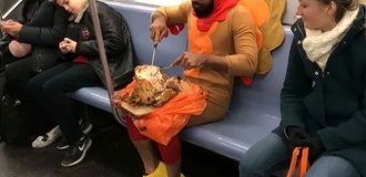 Subway Sightings: Fashionistas, Eccentrics, and Unforgettable Characters (22 photos)