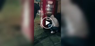 Хотел заказать кебаб — застрял в телефонной будке