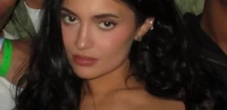"I want my breasts to enter the room before I do": Kylie Jenner goes under the knife again (8 photos + video)