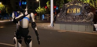 Китайский робот прошёл более 100 километров и установил рекорд (2 фото + 1 видео)